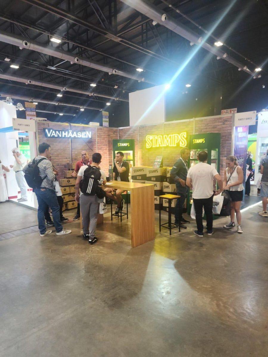 Stand Punto y Banca 2025
